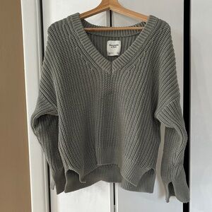 Abercrombie and fitch heavy knit women’s sweater